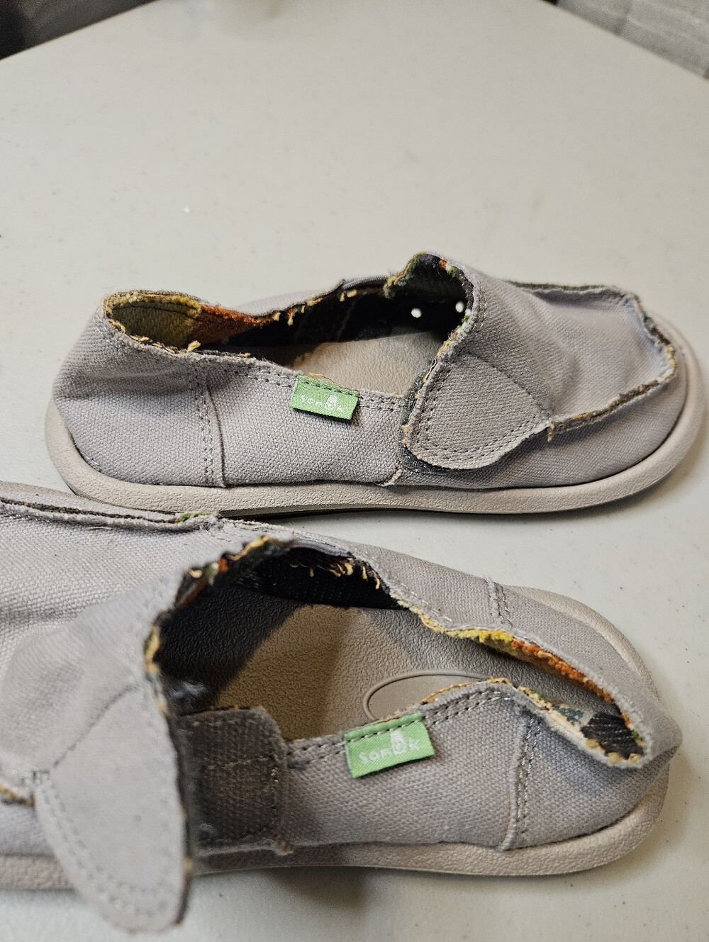 BOYS SANUK CANVAS SLIP ONS SIZE 13 Light GRAY - Picture 11 of 13
